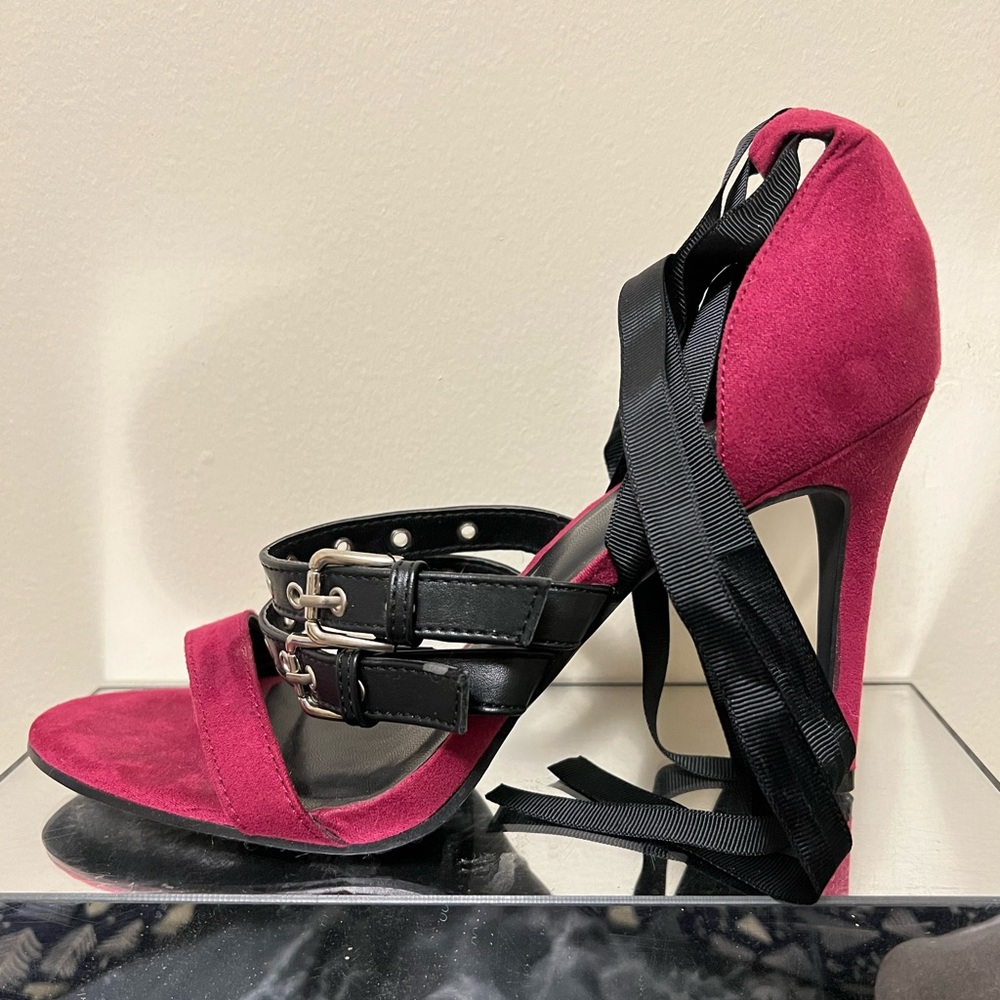 Leg tie ribbon bucks heels